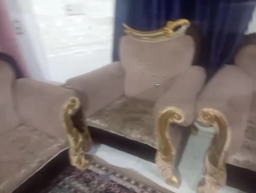 سلام عليكم ورحمة الله وبركاتة عيوني اخواني تخم عشر مقاعد للبيع سعر مناسب ضغم رجان الما يشتر لا يطبلي ويعاملني العنوان بغداد الطوبجي خلف سجن الاحداث  هاذا رقمي *********** متواجد تصال او وتساب او خاص تحياتي للجميع
