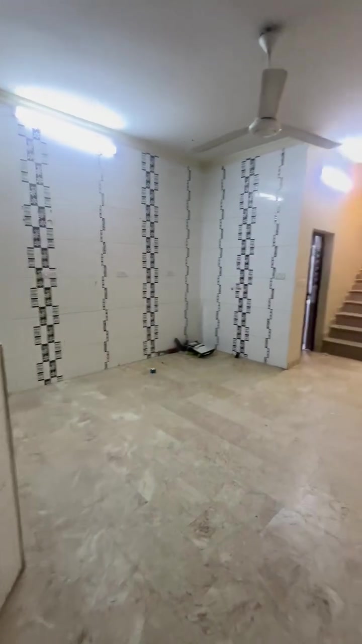 بيت 🏠 للبيع بحي الاكراد بسعر مناسب
خلف مستشفى الشرق الاوسط 
طابقين ونص (( غير مشمول بل منصة ))
100 متر بناء  2018 درجة اولى  نظافة 100‎%‎ 
نظافة البيت ممتازة وموقع ممتاز 
السعر على الواتساب للشراي 
*********** 📞 مكتب كرار  الذهبي
