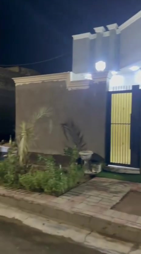 بيت للبيع في حي الجامعه 200 م 
مجمع حيدر حجي هندي 
واجهه 9 ونزال 22 
الزون الاول قريب على البوابه 
شارع رقم 6 
كونكريت مسلح طابق واحد بناء حديث 
غرفتين صاله استقبال مطبخ صحيات طارمه 
للاستفسار خاص 
اوالاتصال رقم صاحب البيت 
***********
***********
