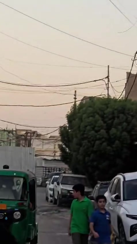 السلام عليكم
بيت للايجار 

المساحه ٢٠٠ متر

العنوان /
 الدورة 
مجاور جامع الارقم_ سوق جمعية شارع ٦٠ .

صاله كبيرة

غرفة نوم واحده 

مطبخ

صحيات

منور كبير

حديقة كبيرة

ماء ومجاري وكهرباء تأسيس جديد.

سخان و ماطور ماء .

البناء جديد جدا.

للاتصال  

***********

((وقت الاتصال دليل ذوقك )) .
