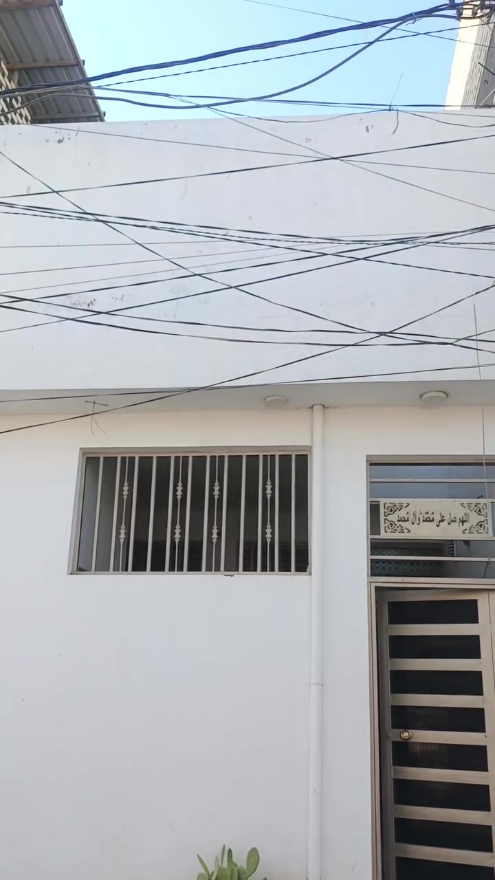 دار للبيع 100متر حي الشهداء بناء جديد صب كونكريت
مكان حلو شارع 8 خلف سايدين عقيل الربيعي 
استفسار/ع ‏‪***********‬‏
