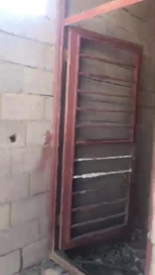 السلام عليكم
هيكل للبيع زراعي قرار ١١٧كامل خدمات مساحه ١٢٠م الوجه ٧  الموقع بصف البانزيخانه 
غرفه صاله ستقبال مطبخ صحيات 
السعر ٤٠وبي مجال بسيط للاستفسار 

***********
