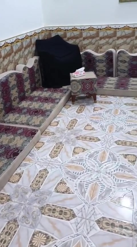 سلام عليكم اخوان ديوان كامل عدده 6 ونص 
ومساند 6 وطبلات 2 بي لونين لون جوزي ولون ماروني يعني وجهين نضافته 90/100.(عنوان ناصريه مركزز).سعر خاص $$
الرقم (***********) بي وتساب
