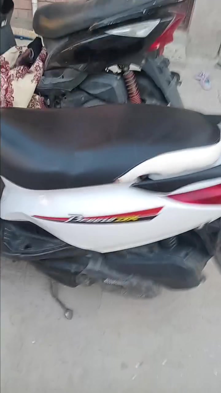 السلام عليكم عندي دراجه ابريز نضيفه ابلاديه من كفرات وكهربائات تايرات باتري جديد هورن شعله ومعدل الدراجه خير من الله مكاني دور حماد اشهاب قرب هزت المرور السعر 625 الف وبيه مجال حك الجيه ***********

