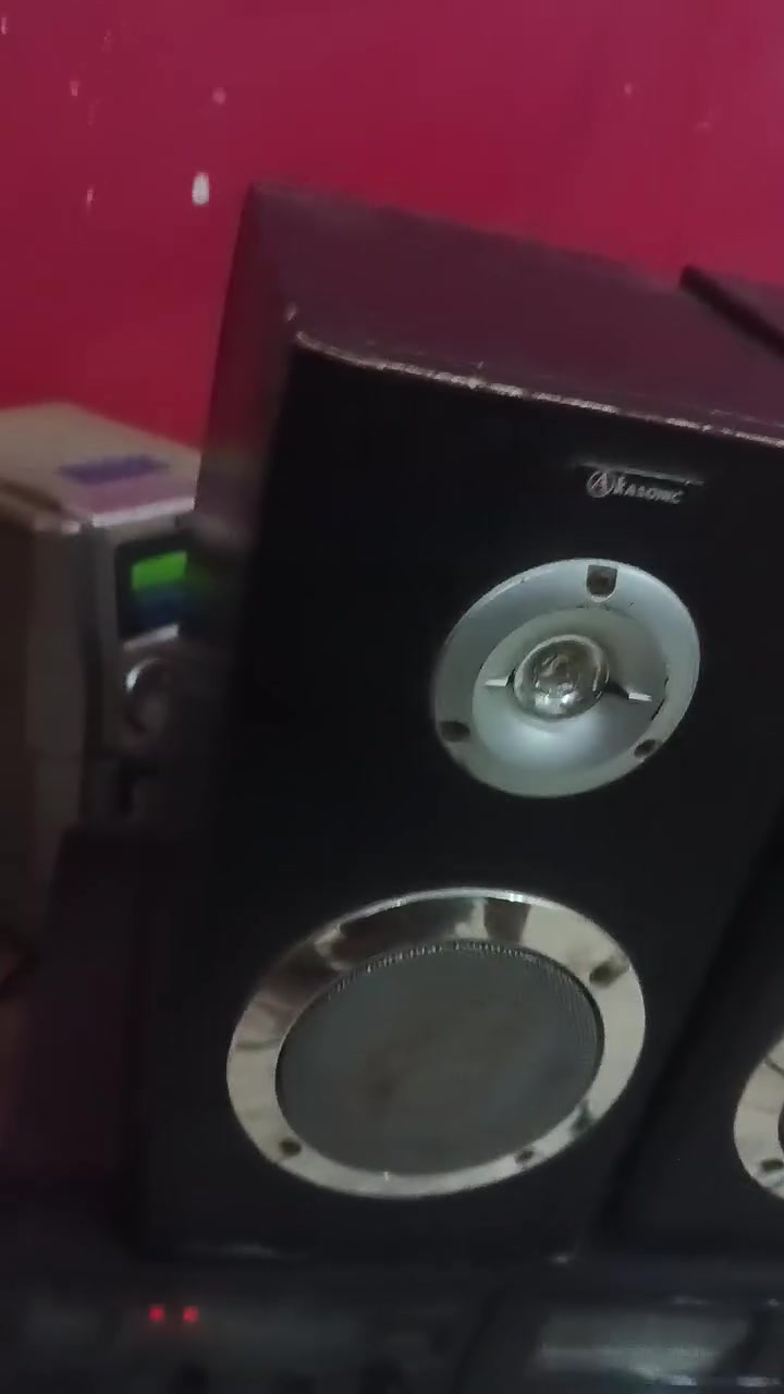 سماعات صوتهن حلو وقوي سعرهن 25 مع توصيل ***********
