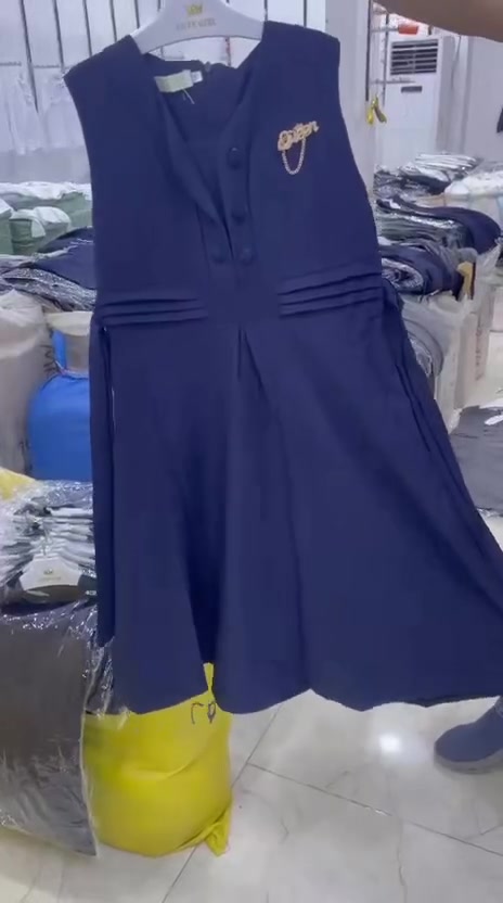 تصفية بضاعه مدرسه كلش حلوه مرتبه
الصدريه ب٥ 
كلهن بلجيس بعدهن 
القميص والتيشيرت الولادي كله على ٣ و٢ ونص 
القميص البناتي هم ب٣ 
كلهن شلعه وحده ينابعن لليحب يدخل واتساب 
***********
