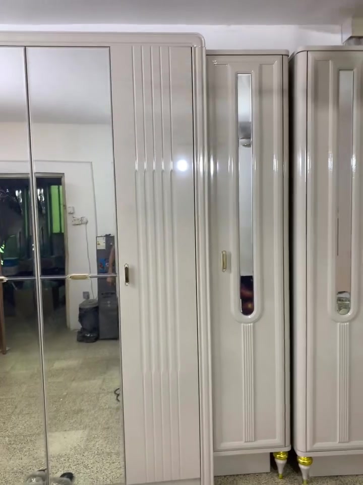غرفة نوم تركية جديدة استعمال 5 اشهر نضيفة كلش ب3 مليون وميتين وبيها مجال قليل الرقم ***********
