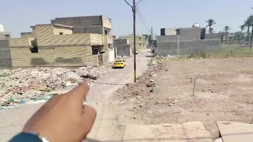 السلام عليكم هيكل 100متر للبيع كامل مي وكهرباء عوزه بس لبخ وارضيه مطبخ واستقبال وصاله وحمام ومنور وغرفه بالاخير على عرض البيت وفوك حمام وغرفه العنوان منطقه الكرغوليه قرب الجسر الاخضر اول بيت ع سده السعر 70 مليون رقم الهاتف ‏‪***********‬‏
