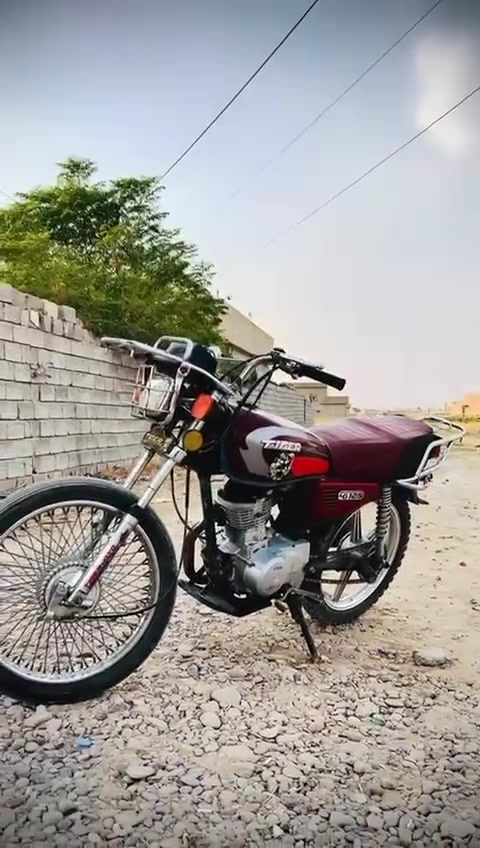 السلام عليكم ماطور تايكر ابو النمر 2019 محرك بس بستم مبدل ولفات فقط نشاط فول كهربائيات كلها شغاله تواير نص عمر ويل كلو جديد ترايك للبصرة السعر 330 وبي مجال للطيبين#***********
