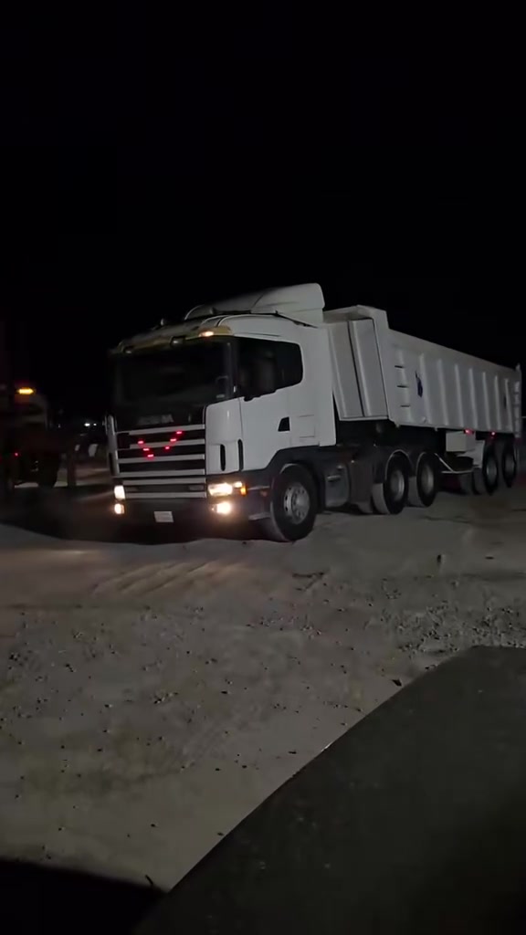 سلام عليكم سكانيا ٢٠٠١للبيع رقم بابل ٣دناكير مربوطه وكامله  مكان المسيب ***********
