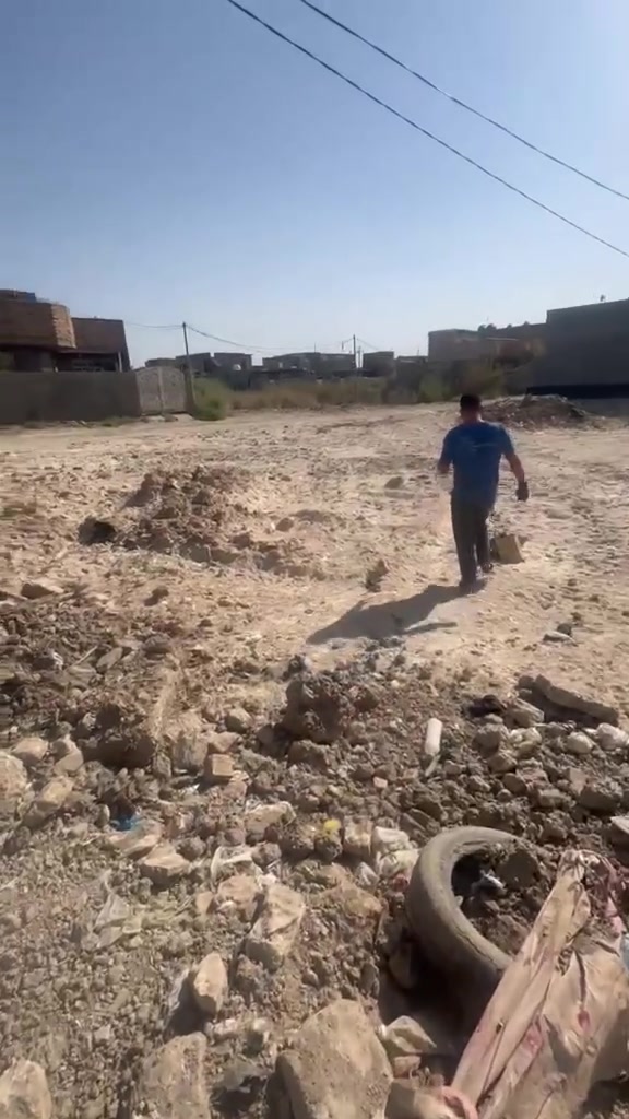 سلام عليكم قطعه ارض للبيع عنانه حي الرحمن الجديد قطعه واجها ١١ متر ونزال ٩ متر صايره ركن ع شارع شارع عرضه ٣٠ متر لاتصال ***********
