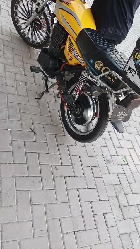 دراجه سيفان سولنك شحن مستعمله من شركه سيزر
سيفان سولنك شحن مع كرت الضمان ساري لمده 2027/5/1 شامل صيانه الدراجه وضمان البطايه من الشركه ماشيه 120 كيلو فقط 
بطاريه ليثيوم فوسفات الحديد 50 امبير 72 فولط تمشي 102 كيلو متر حقيقي تفيد اهل الدلفريه والي عنده مسافات بعيده نضافه 100%
ملف 3000 واط سرعه 104 حقيقي على تطبيق الويز 
مع صندوق GAC مجاني هديه بالاضافه الى مواصفات اخرى 
سعر (1.400.000) الف مليون و 400 الف  
للتواصل: ***********
بغداد حي الجهاد