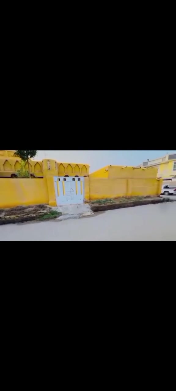 دار سكن للبيع متكون من ثلاثه دور
الرفاعي حي العمال الولئ قرب الجوازات المساحه 650م طابو صرف
الدار الولئ
غرفه عدد اربعه ٦في٥ 
+صاله ٧في٧ 
+مطبخ حار وبارد + ديوان10في4+صحيات خارجيه وداخليه +حديقه مساحه 100م+
الدار الثانيه 
غرفه عدد أربعه ٦في٥+هول+مطبخ +صحيات+مساحه حوش50م
الدار الثالثه مشتمل
غرفه عدد ثنين +مطبخ+صحيات+مساحه حوش30م الرقم للستفسار الكثر ‭***********
