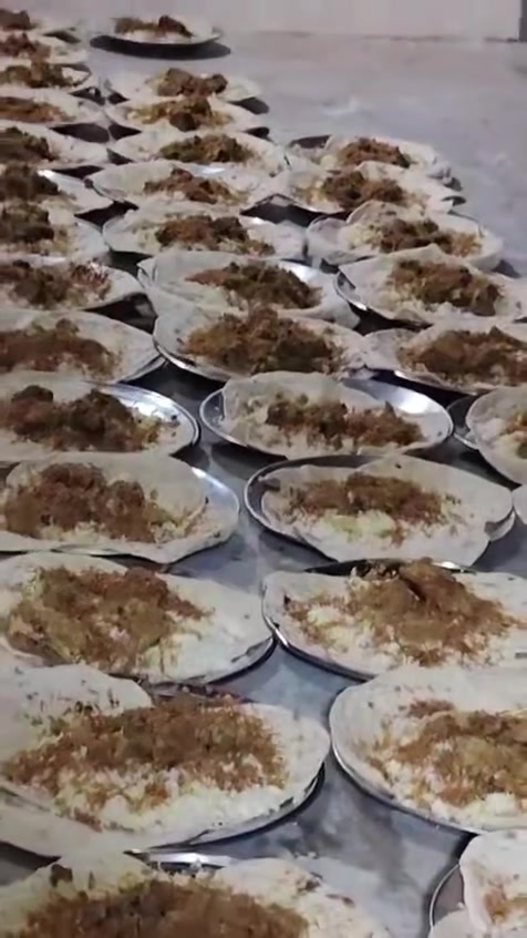 يوجد طباخ لجميع المناسبات اعراس عزايم وايضاً فواتح مبدع في جميع الأكلات هذا رقمه الي يحب يتواصل وياه ***********
