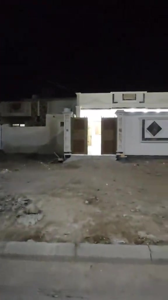 تخفيييييض على سعر العقار بسسسس 240 مليون دار في أرقى مناطق حي الغدير 🏠 ميسان - العماره فرصة مميزة للسكن الراقي في موقع استراتيجي ومهم! 🌟 📍 الموقع: حي الغدير. 🛣️ الشارع: على شارع الـ 50. 📑 جنس العقار: طابو صرف. المساحة الكلية: 300 متر الأبعاد: الواجهة 10 متر × النزال 30 متر. 🪵 استقبال: بمساحة واسعة (9×4 م). 🛋️ صالة: كبيرة ومريحة (6×6 م). 🛏️ غرف نوم: عدد 2 (بمساحة 4×5 م لكل غرفة). 🚗 خارج الدار: طرمة (كراج) كبيرة جداً مع حديقة واسعة وصحيات خارجية (10×10 م). 📞 للاستفسار والتواصل: للمزيد من المعلومات أو تحديد موعد للمعاينة، يرجى الاتصال على الرقم: 📱 *********** #عقارات  #قطع_اراضي  #عقار  #بيع_و_شراء_عقارات #الشعب_الصيني_ماله_حل😂😂 
