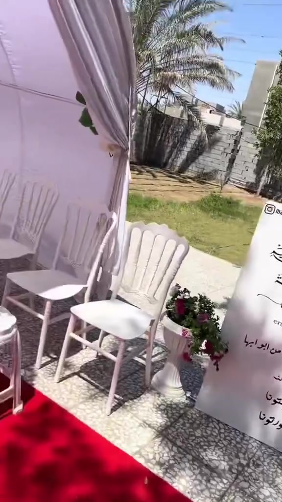 فقط ٢٠٠ داخل القاسم 
١٠٠كرسي 
٥٠ماصه
خيمه ١٠ متر 
فراش لوان زرك وحمر ورصاصي
قوس دخوليه
مريه ترحيب 
***********
