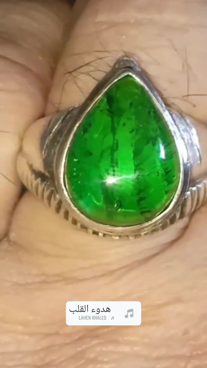 خاتم زمرد • طبيعي • ١٠قيراط