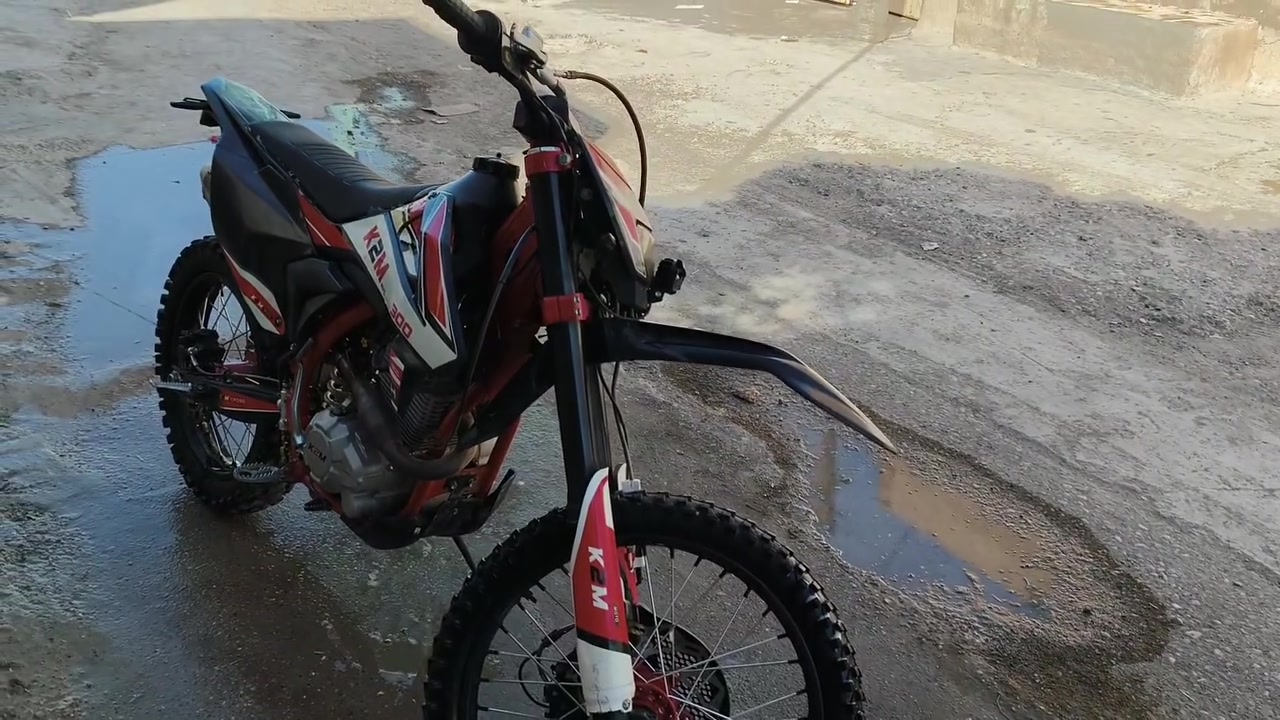 دراجة قفاز k2m 2024
محرك 300cc نضيفة كلش ومابيها عيب دراجة ماشي 935km وقابله للزيادة . سلف واحد و يشتغل زينون Led  قوي جدا كهربائياته كله شغاله سعرها 1100 مليون و ميه و بيها مجال أو مراوسه. مكان كركوك ناحية تازة وباقي التفاصيل عالرقم ***********
