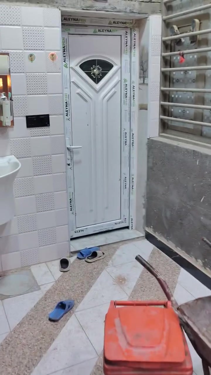 السلام عليكم بيت للبيع المساحه ١٥٠ متر بناء حديث طابقين بناء سنة ٢٠٢٥ حي العمال قرب القطاع الصحي
الطابق الاول: غرفة وصاله واستقبال ومطبخ حار وبارد وحمامات خارجيه وداخليه
الطابق الثاني: ثلاث غرف وصاله 
الغرفه الاولى سويت
الغرفه الثانيه حمامهاا بصفه
الغرفه الثالثه اطلالتهاا ع البلكونه
السعر خاص خابرني لان ممتواجد ع الفيس
للاستفسار الاتصال ع الرقم 👈 ***********
السلام عليكم بيت للبيع المساحه ١٥٠ متر بناء حديث طابقين بناء سنة ٢٠٢٥ حي العمال قرب القطاع الصحي
