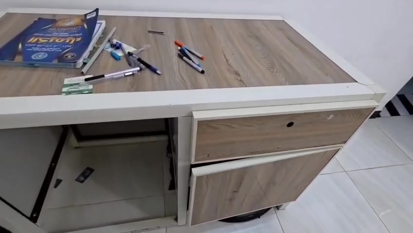سلام عليكم
عندي ميز مكتبي تسكام الالمنيوم جديد للبيع اريده ب ٨٠ اني مسويه ب ١٢٠ 
رقمي 
***********
