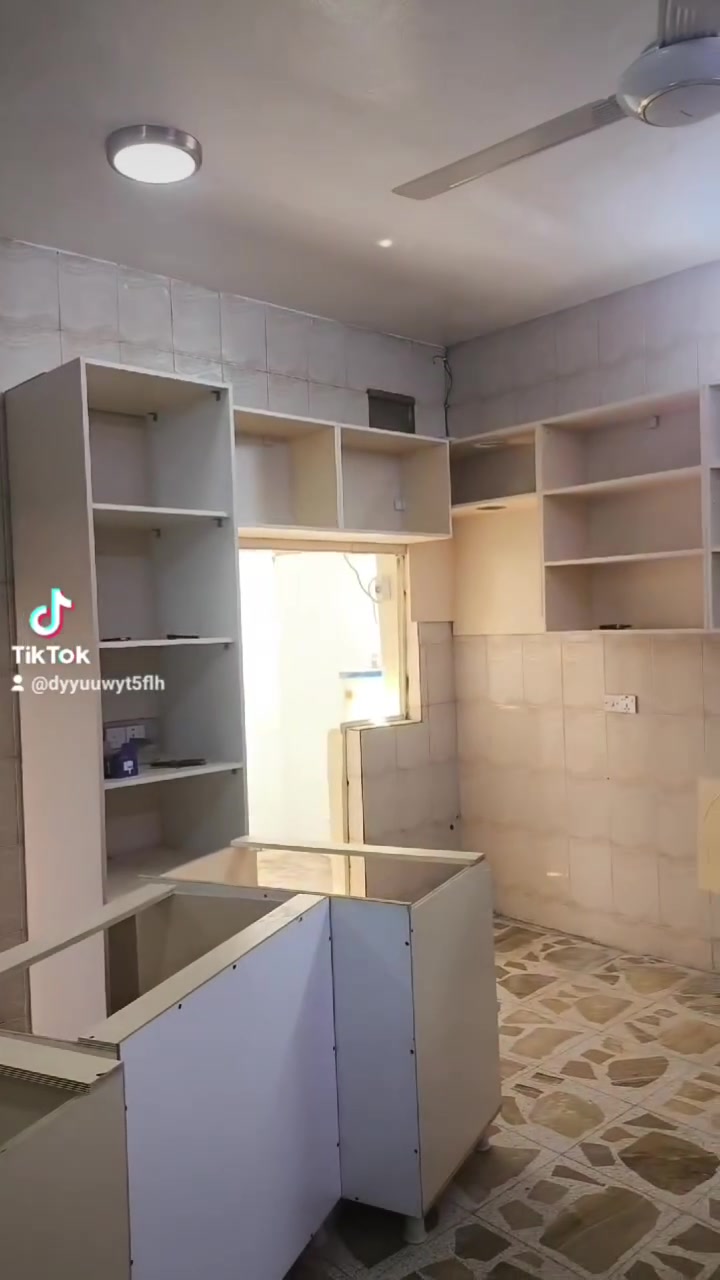 :#الأندلس_للمطابخ_والديكور 

الفخامة تبدأ من مطبخك ✨🇮🇹
تصميم إيطالي عصري يجمع الأناقة، جودة التفاصيل والاستغلال الذكي للمساحات، لأن المطبخ مو مجرد مكان… هو جزء من فخامة بيتك.

نحوّل فكرتك إلى تصميم يلفت النظر ويعيش لسنوات. 🤍

📍 بعقوبة – العزات  – شارع العام مقابل مدخل المفرك 
📩  للاستفسار راسلونا على الخاص
او اتصل على ***********
