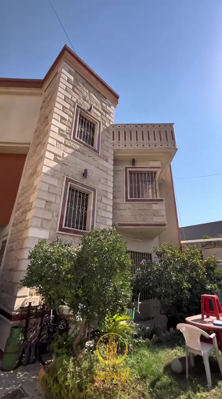 --- عقارات الموصل الحدباء ---
         🏠💥دار للبيع 💥حي الصديق الثانية🏠

💥قرب منتزه الصديق
💥قريب من ثانوية المتفوقات
💥موقع مميز بناء 2005
💥️ مساحـة   320 متر
💥واجهة 11 متر
💥أتجاه غروب
💥طابقين 
💥الطابق الاول يحتوي على ، كراج وحديقة، مطبخ ، استقبال ، هول ، صحيات ،1 غرف نوم ، حديقة ومسبح خلفي
💥الطابق الثاني ، ، صحيات ، ٣ غرف نوم ،
💥تحويل مباشر بسم شخص
💥شارع 12

تفاصيل اكثر يرجى مراجعة المكتب او الاتصال على الرقم 
                         ***********
                           __________
 💥 نستقبل جميع طلباتكم وعروضاتكم....
