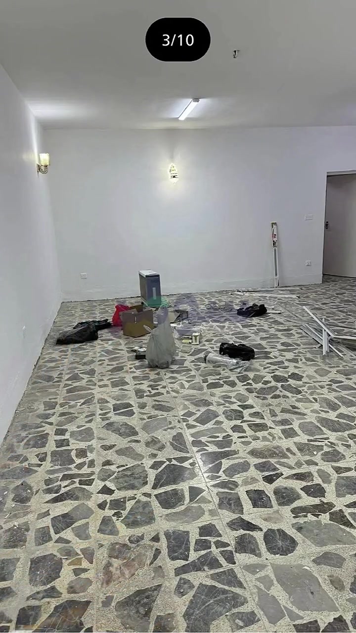 دار للايجار كرادة خارج مقابل الشركة العامة للصناعات الجلدية فرع مطابخ انقرة اول فرع على اليمين ثالث بيت يحتوي على كراج صالة غرفتين نوم صحيات مطبخ مخزن لمزيد من المعلومات الاتصال ***********
