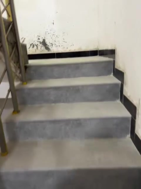 شقة للايجار المكان حي اور 

 غرفة وصاله ومطبخ وصحيات  
درج وسطح معزول 
***********
