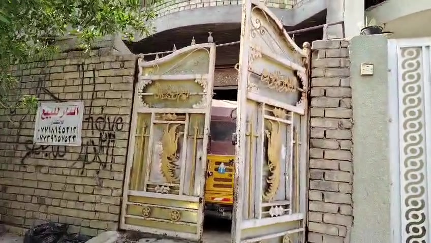 سلام عليكم بيت للبيع مقابل شهداء الثالثه يفصلهن بس الشارع  مساحة 100. متر بناء حديث واقع حال اتعهدسرقه وعشائريأ بس حكومه غير مسؤل عنه واقع حال بيت كامل من كل شي عله شارع عريض وأعلى من الشارع كما موضح بل فديو السعر 75.  وقابل للتفاوض.  للاستفسار***********.
