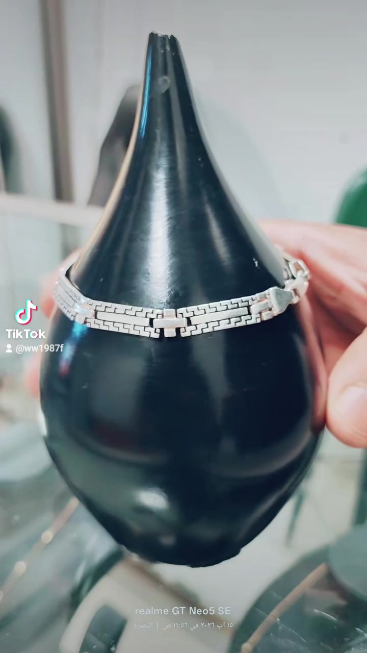 السلا عليكم اللمراوس سوار فضه 925 مختوم وزنه 13غرام اراوس بطاقه سياره مكاني البصره تحويله موجوده كل محافضات *********** وعندي سوار ثاني فرعوني وزنه 10غرام
