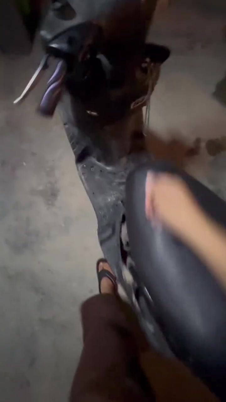 سلام عليكم سكنس نثيه ابيعلك كوم حديد دراجه شغاله وتمشي تجي تاخذهه وتروح قيم وخذهه بما يرضي الله 
*********** مكان بلديات
