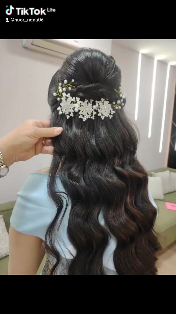 الكوافيره ساندي الشرطه الخامسه قرب جامع الجميلي *********** توجد لدينا خدمة منزليه لكافه الأقسام

نص مكتوب في الصور:
- TikTok Lite
- @noor_nona06