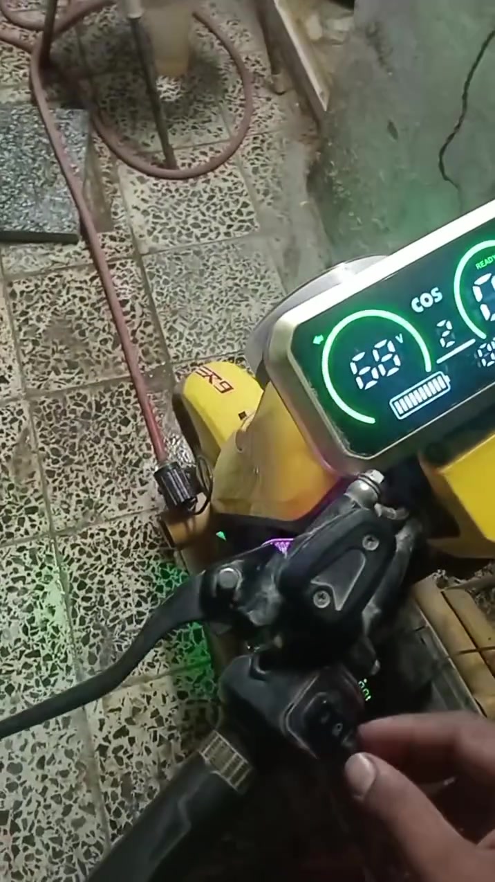 ---

*X9 صفرة نظيفة - بيع مستعجل*

بطاريات منفوخة تحتاج تبديل، الدراجة واكفة صار 3 شهور.

نظافة 90% فيبر ما بيها شي

السعر *250 ألف وبيها مجال للشراي*

المكان بغداد مدينه الصدر 

-@.
