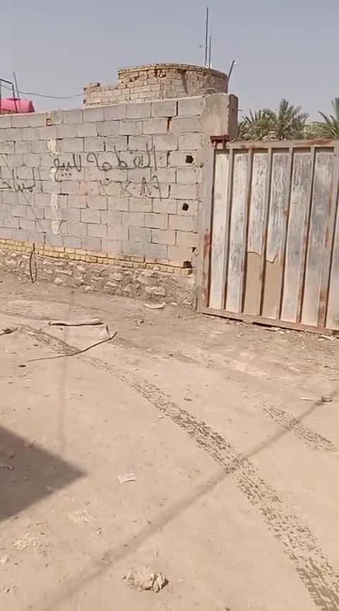 السلام عليكم قطعه زراعي مسيجه  عد الحافظ يم مغسل ساوه 200متر السعر 13وبيهه مجال بسيط للشراي متوجد خاص رقم ***********
