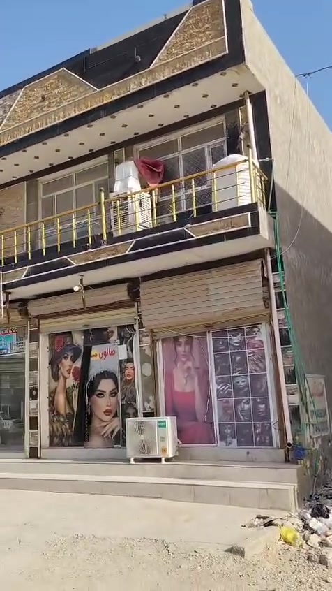 عندي بناية للبيع مساحة 140/ثلاث محلات وشقق ثلاث وارده مليون وثلاثئمائة  واجه 14متر طابوي زراعي سند 25 إقرار محكمة حالياً شغاله العنوان كربلاء حي الامام علي سعرها 290مليون وبيها مجال***********وتساب
