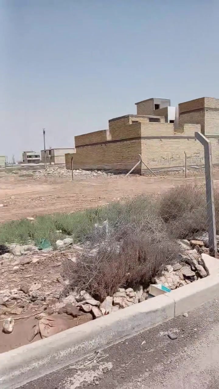 قطعه ٦٠٠ متر تريده كله او ١٠٠ او ٢٠٠ سعر ال ١٠٠ متر ١٠ ملايين ***********
