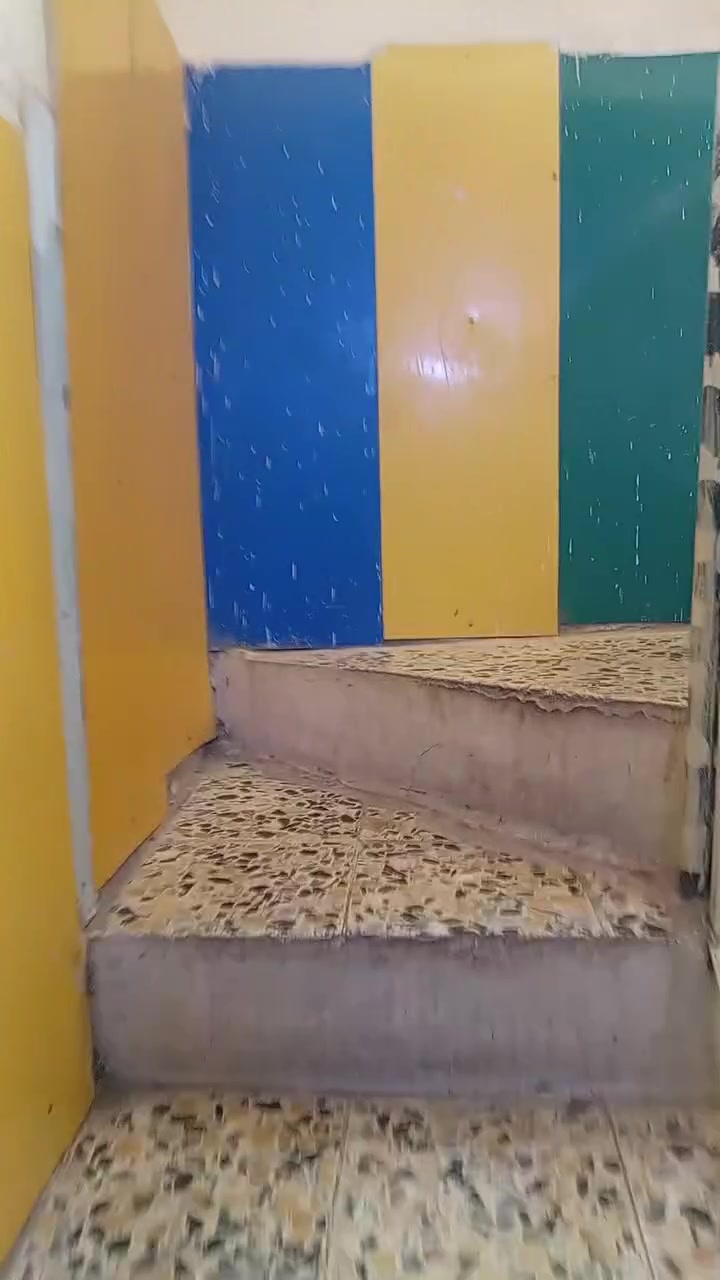 بيت البيع المساحه 130متر المنطقه حي الزهراء 100 شارع 20 جاي من فلافل عزوز  البيت يتكون 5غرف مع الاستقبال مطبخ حار وبارد الغرف الفوك والاستقبال السقف سندويش وسقف ثانوي والباقي البيت صب البيت رفت***********

