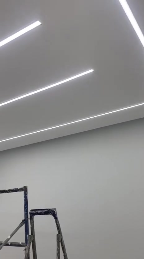 من رخصه الادمن 
«من شغل إيدنا ✨
سقوف جبسن بورد بتصاميم عصرية، ويا إنارة مخفية مرتبة تعطي المكان فخامة وجو غير 🔥
نهتم بالتفاصيل حتى تطلع النتيجة مثل ما تتمنون.
للاستفسار والحجز  رقم التلفون وبي واتساب‏‪***********‬‏ 📩»
