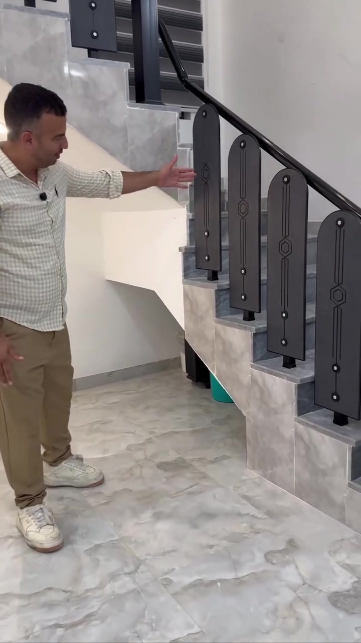 الوحيد في العراق 💥

تعلن شركة الجوار عن توفير بايات درج الروك بنل 

جديدة وحصرية ومتوفرة فقط لدى شركة الجوار للأبواب. ✅ متوفرة بجميع القياسات لتناسب مختلف التصاميم. ✅ 
تشكيلة واسعة من الألوان والديكورات العصرية لتلائم جميع الأذواق. ✅
 مقاومة للماء والرطوبة، فلا تتأثر مع مرور الزمن. ✅ 
تتحمل أشعة الشمس والحرارة العالية دون أن يتغير لونها أو تتلف. ✅ 
تتميز بصلابة عالية ومقاومة للكسر والصدمات. ✅
 سهلة التنظيف وتحافظ على مظهرها الأنيق لسنوات.✅️

يتوفر أيضا جميع ملحقات الدرج من مقاطع المنيوم مختلفة واكسسوارات الدرج.

موقع الشركة: الانبار الرمادي شارع اربعين 

للتواصل عبر الاتصال او الواتساب ***********
