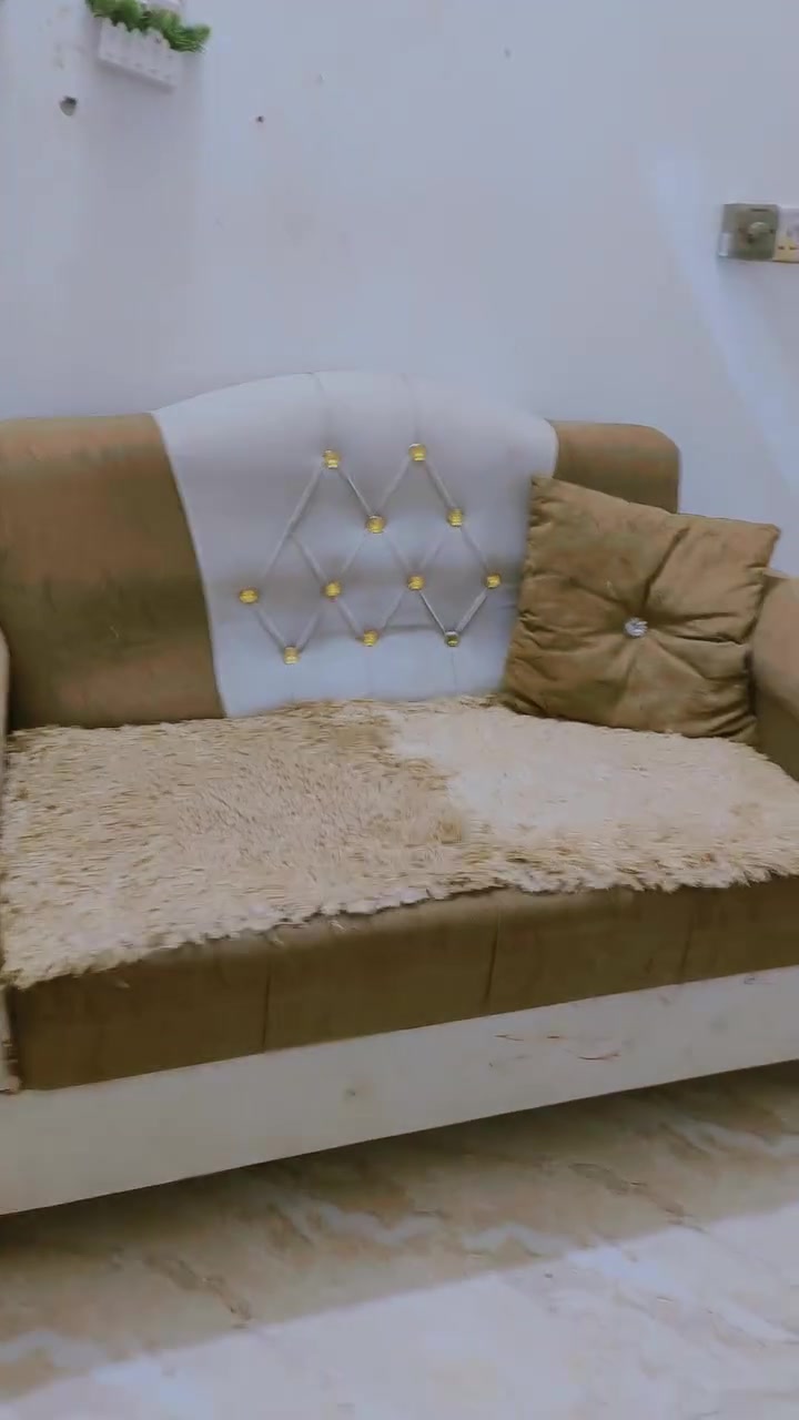 السلام عليكم تخم 10 مقاعد نضيف السعر 175 المكان بعقوبه الرحمه يم قاعه مارينا الرقم ***********
