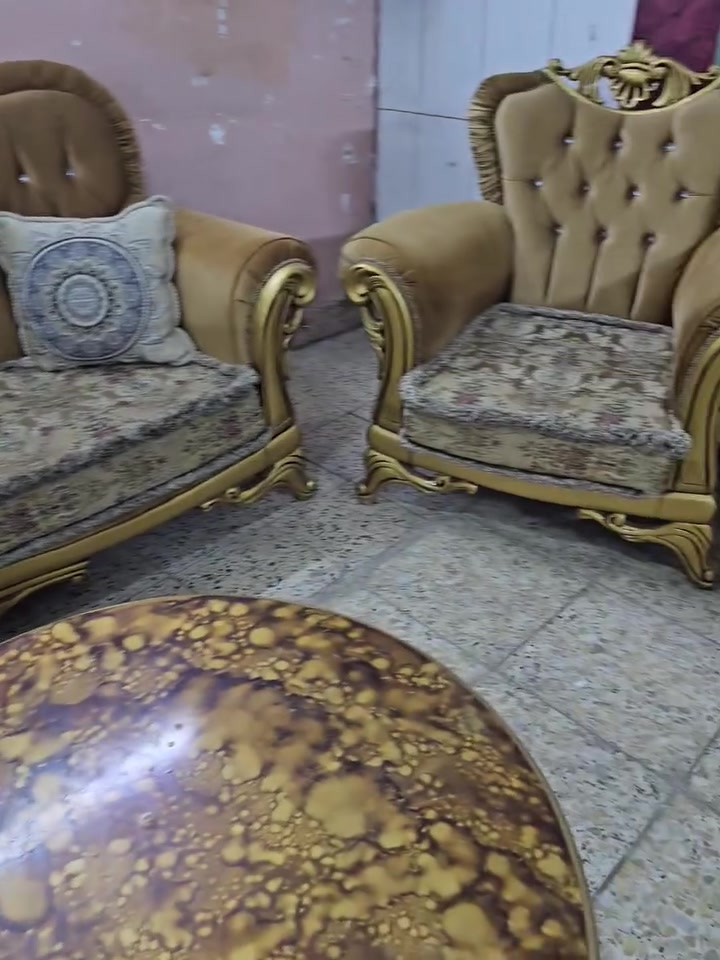 السلام عليكم تخم ملكي عشر مقاعد كل زان باله تركي نظافه 100% مكانه بغداد سعره 700 والاستفسار على هذا الرقم***********
