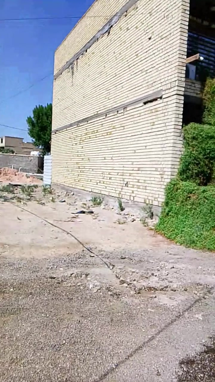 سلام عليكم خوان عدي قطعت ارض بل خطيب زراعي شارع ضغط المساحه 50م واجهاه 4نزال 12م  زنجيل علا شارعين خدمات ماء وكرهبا و مجاري التواصل علا هاذه رقم ***********
