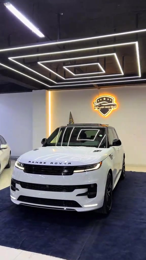Range-rover 2024 clean title Full option  27.000 mil White & red Call for price: *********** ***********
