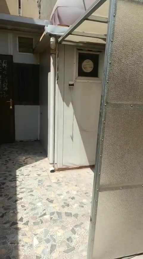 بيت للاجار حي التجار الولى قريب عن الهايبر ثاني ستداره اول فرع يعني قريب ع الشارع ٤٠ متر ب٣٠٠ هاتف ***********
