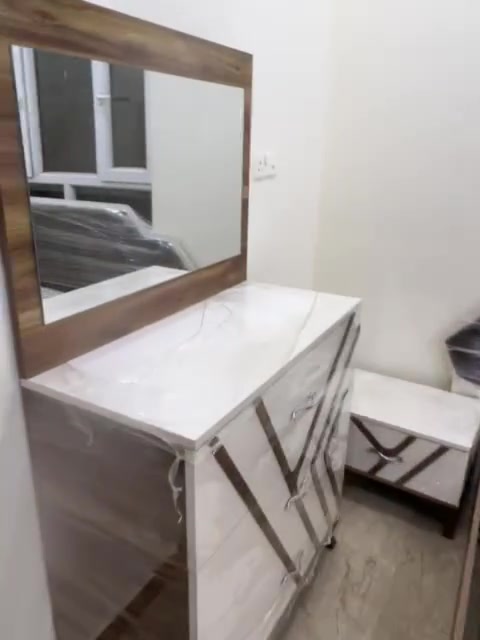 غرفه بيع مستعجل جدااا هيه ودوشك مالتها السعر 350بغداد  وبيها توصيل فول نضافه للرد السريع *********** تواصل وتساب وبلخدمه
