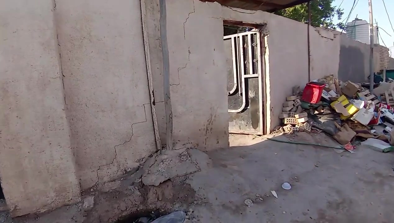سلام عليكم بيت للبيع ٦٠٠ متر
العنوان مققابيل المهجرين
كامل من كلشي
***********
