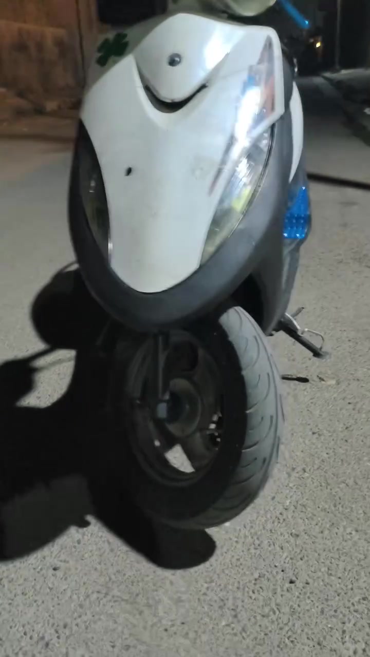 ماكس عدله كلهه بلاديه ومختمه من الطول لطول مكينه 49 بلاديه برغي 1 ممفتوح بيهه
سلف بلادي كابريتر بلادي كلشي بلادي مابيهه شي تجاري 

كفرات ختم1
مناقصه ايشي تجي تشغل وتطلع 

سلف وهندر بكل وقت دراجه ربع نكره تشتغل 

رايده به 750 وبيهه مجال

 ***********
