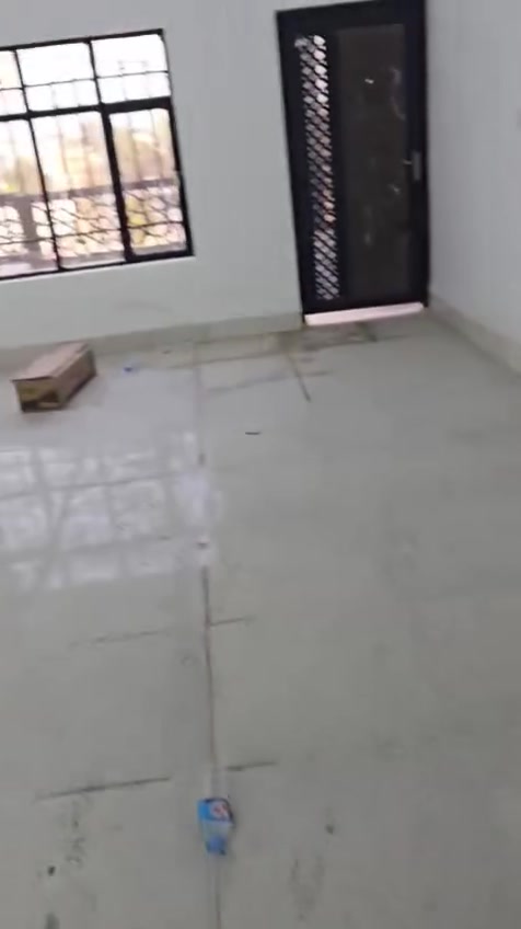 شقة طابق ثالث للإيجار غرفتين نوم واستقبال ومطبخ وصحيات حي النداء مقابل دوميز بدل الايجار 200 ألف عقارات ابو وحيد ***********
