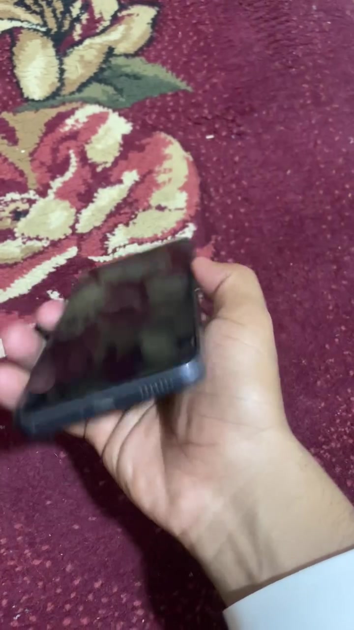 السلام عليكم موبايل بوفا سفن ألترا 5G مبدل فقط شاشة اصلي كرت ضمان ٦ اشهر صار شهر من بدلتها موبايل نضيف يشغل ١٤٠ فريم للألعاب ولببجي ١٢٠ جهاز يخبل كامل ملحقاتة شاحنه وكارتونتة السعر 260.مكاني بغداد فلكة حي النصر     /***********
