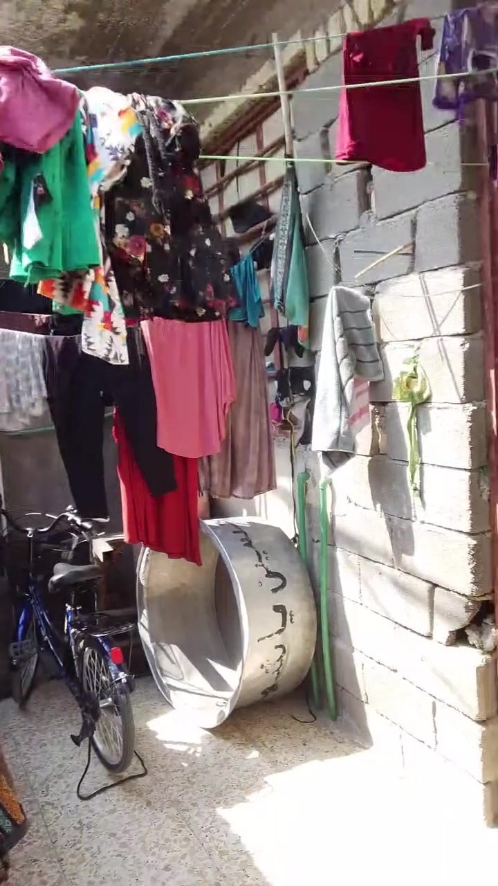 سلام عليكم مرخصت مدير لكروب بيت للبيع ميه مربع يحتوي علا استقبال سته باربعه وغرفه خمسه ب خمسه وصاله خمسه ب خمسه ومطبخ اربعه باربعه لبيت صب مسلح بنائه جديد مي كهرباء مجاري تبليط كله جديد عنوان لبيت ام الكبر شارع كوفي لصلطان يبعد عن شارع لعام ست أفرع ***********
